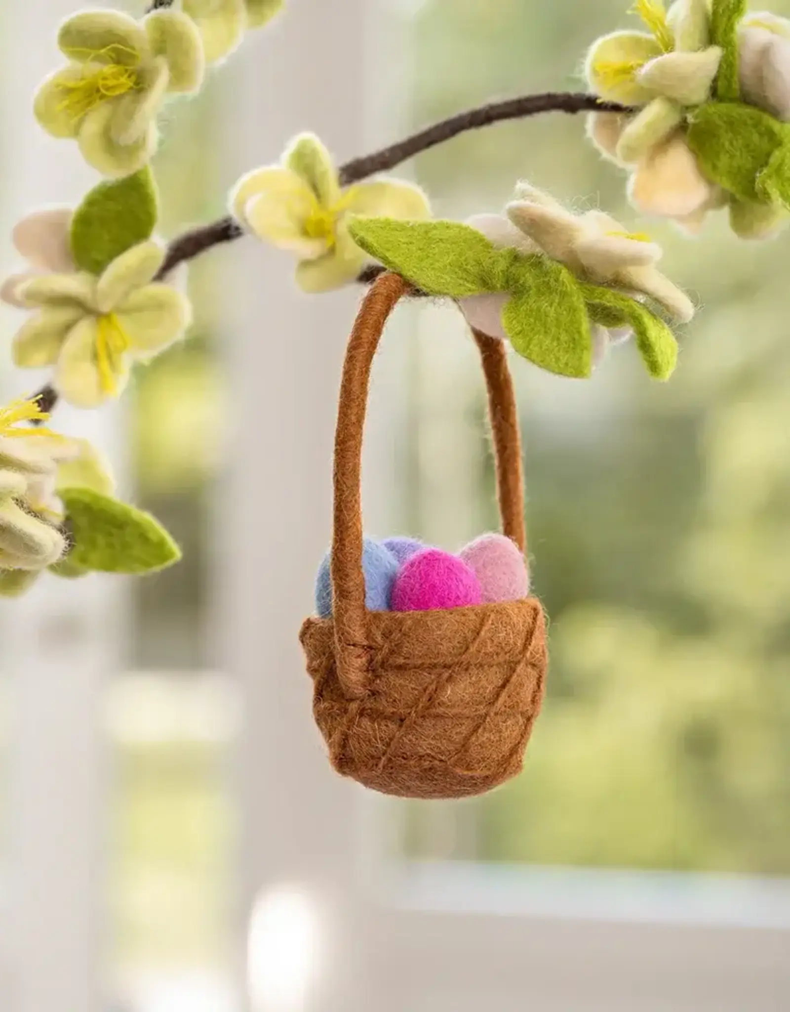 Sjaal met Verhaal Hanger Mandje met Paaseitjes