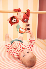 Lilliputiens Hanger Elvis houdt zich vast