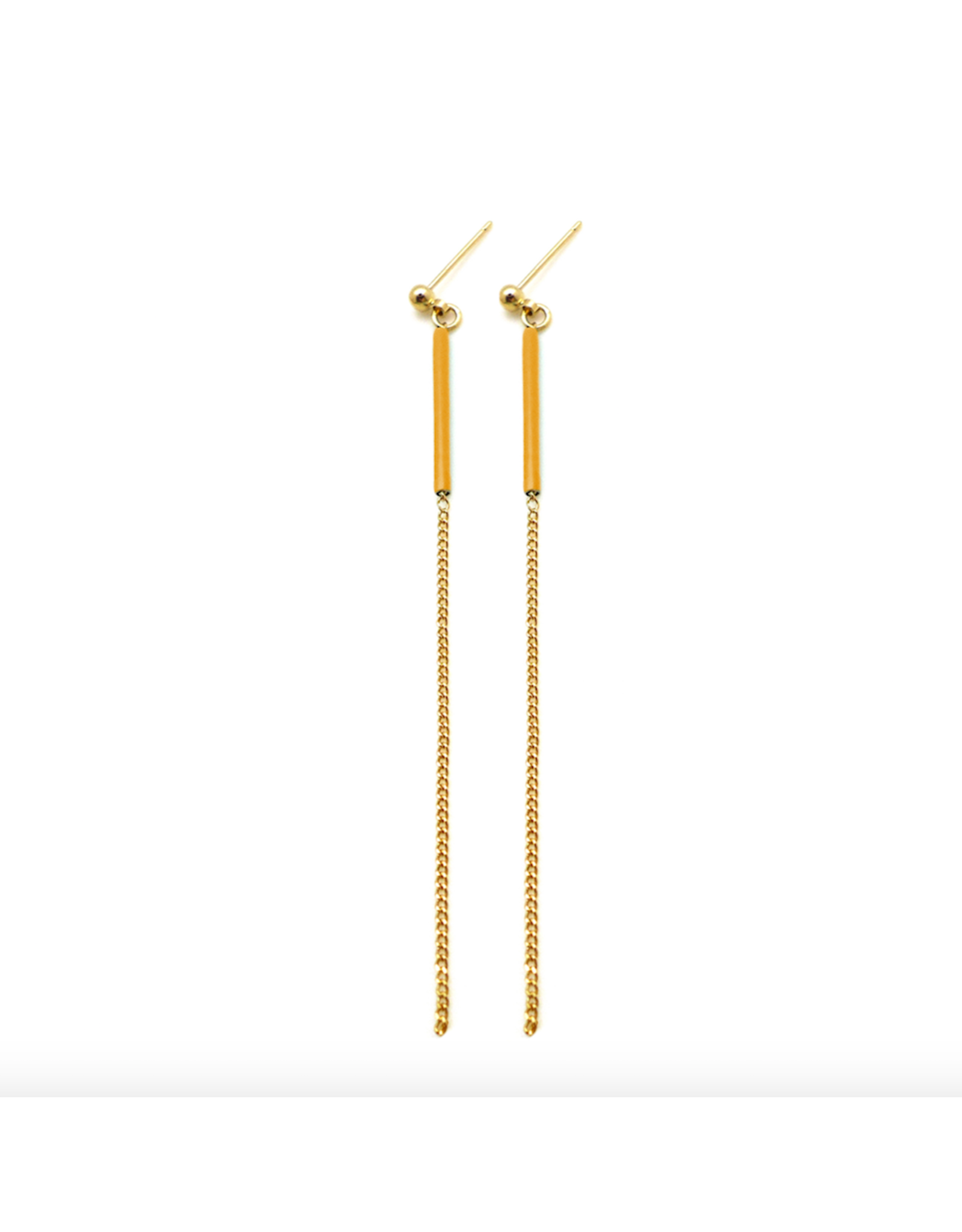 Nadja Carlotti Oorbel Stella - Mosterd  - Messing verguld  - Lengt 7,5 cm - Tube 2cm