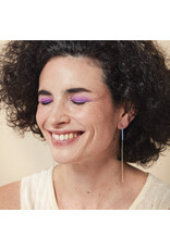 Nadja Carlotti Oorbel Stella - Lila Blauw  - Messing verguld  - Lengt 7,5 cm - Tube 2cm