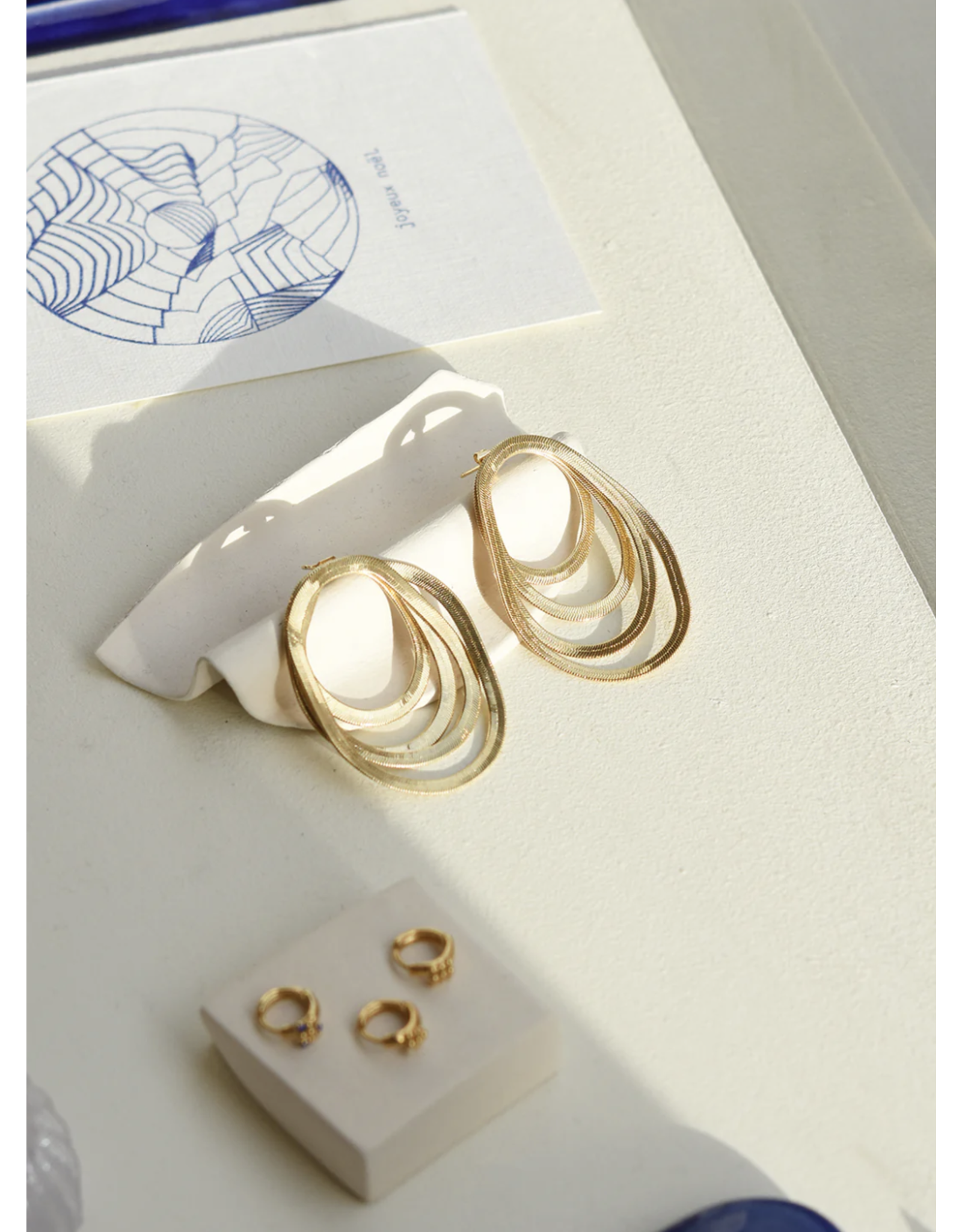 Judith Benita Oorbel  Geste maxi - Messing Verguld 24K
