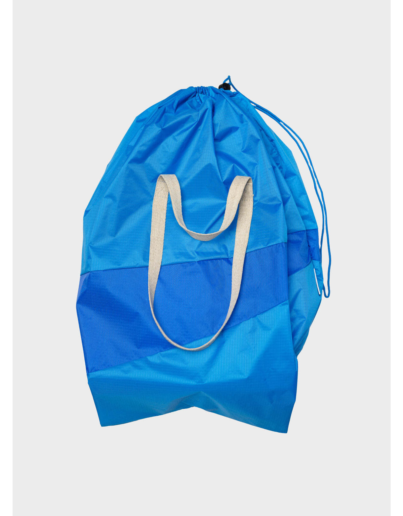 Susan Bijl The Trash Bag, Wave & Yves - 37 x 77 x 33 cm