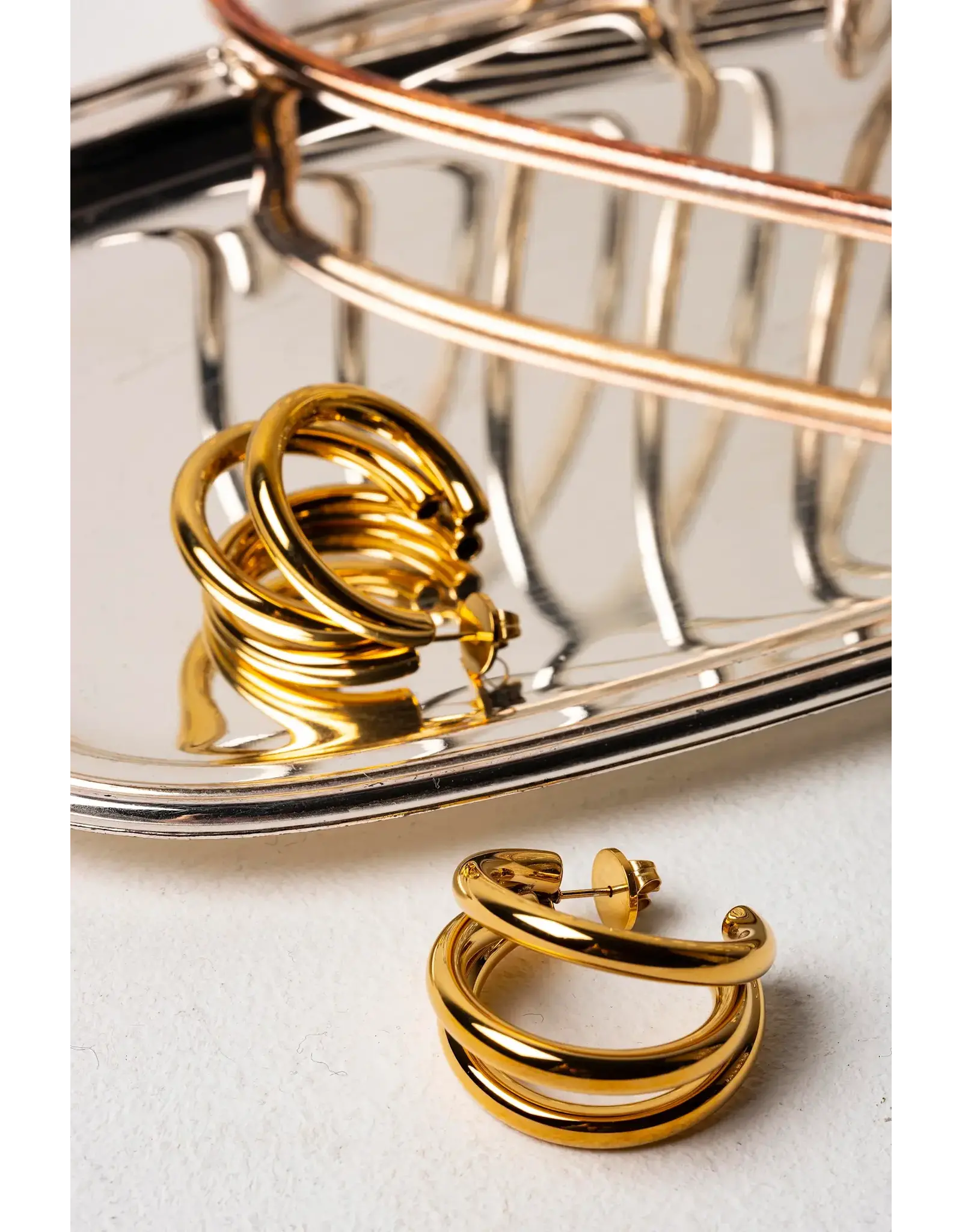 Murielle Perrotti Oorbel MP - Call me, Creolen M 3 gebogen pinnen 33mm - Goud - Sym