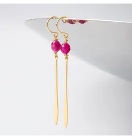 Murielle Perrotti Oorbel MP - Kayak, Fuchsia getinte Aragoniet & Lange palm - Goud Fuchsia - Asym