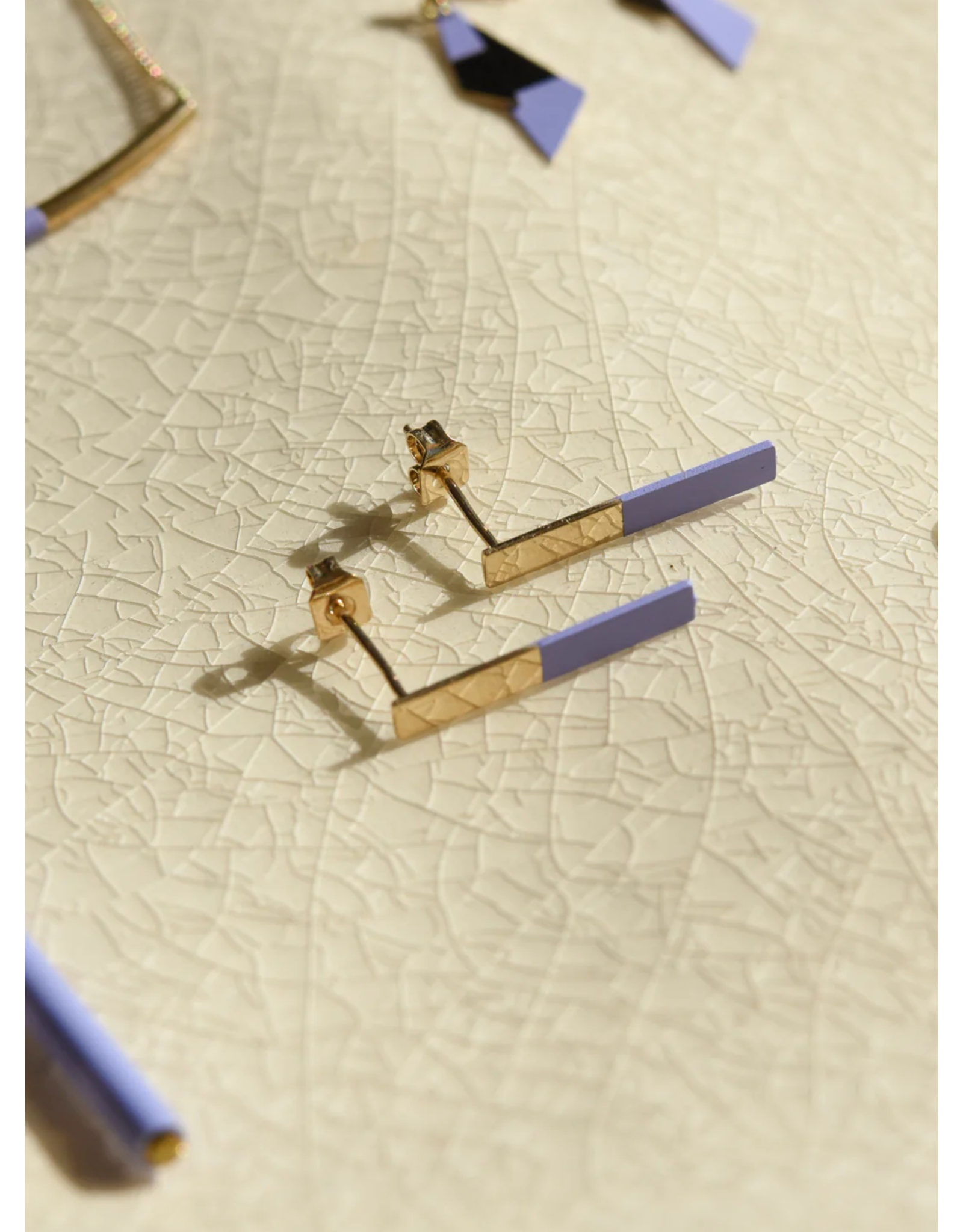 Judith Benita Oorbel Trait - Lila - Messing Verguld 24K