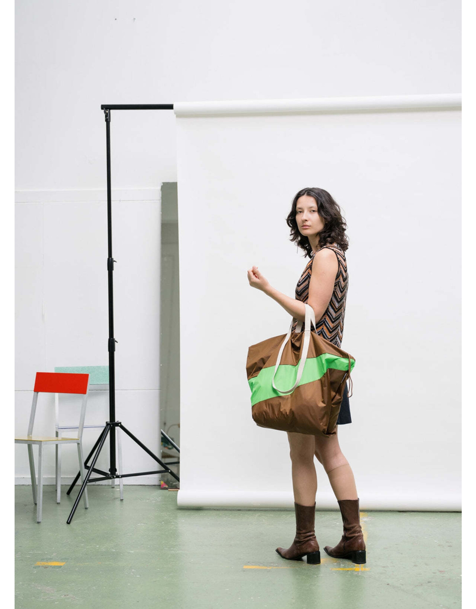 Susan Bijl The Trash Bag L, Hazel & Greenscreen - 37 x 77 x 33 cm