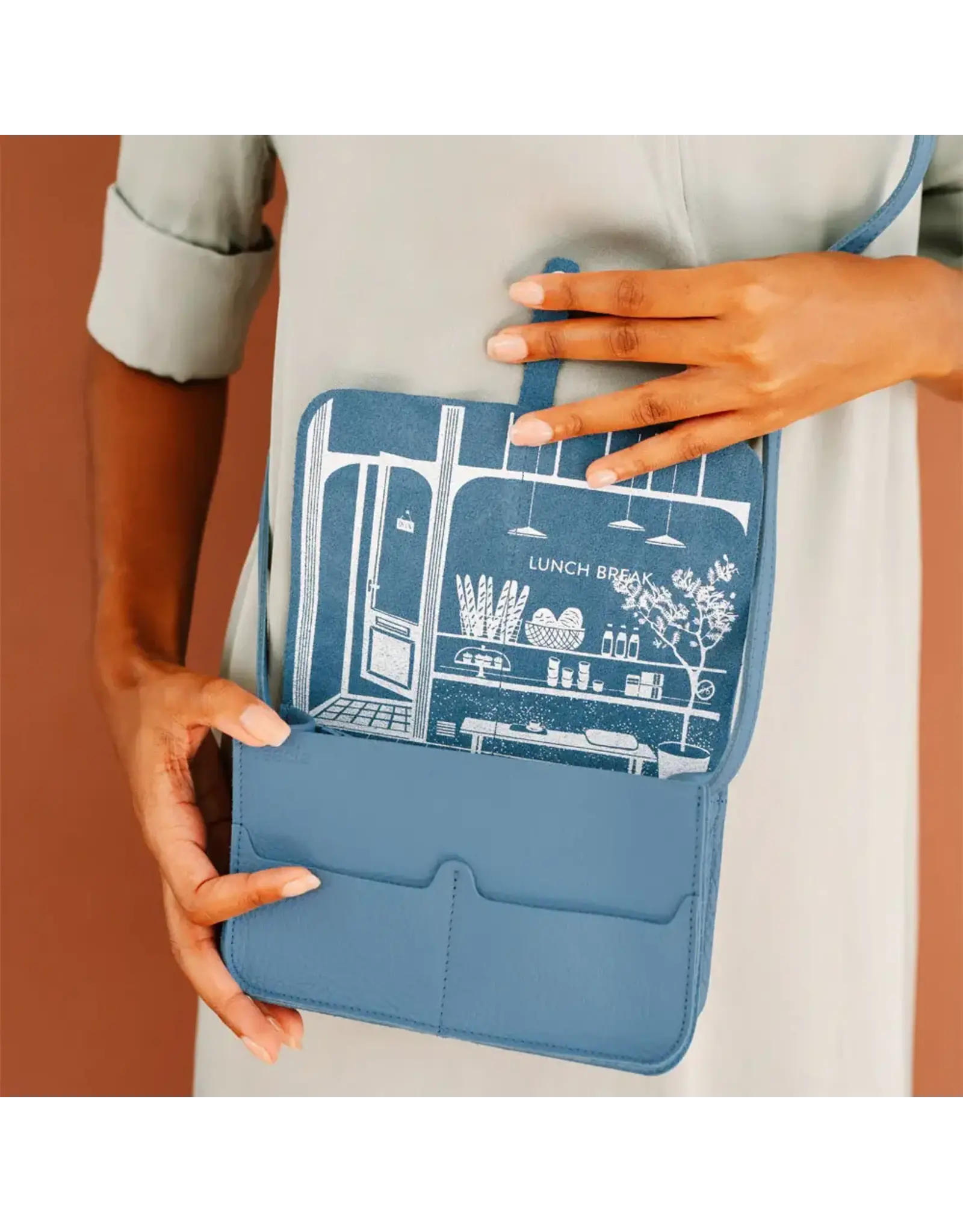 Keecie Lunch break, Painters Blue