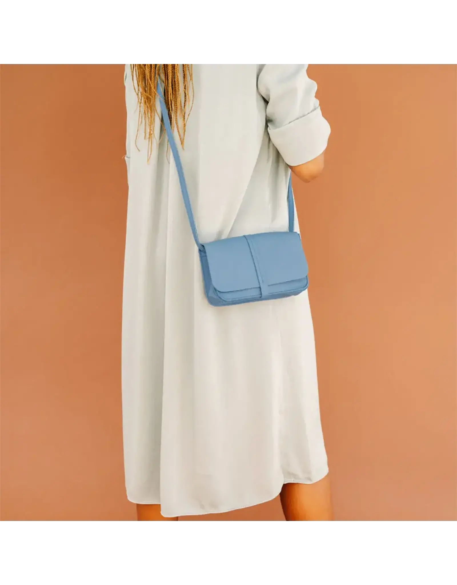 Keecie Lunch break, Painters Blue