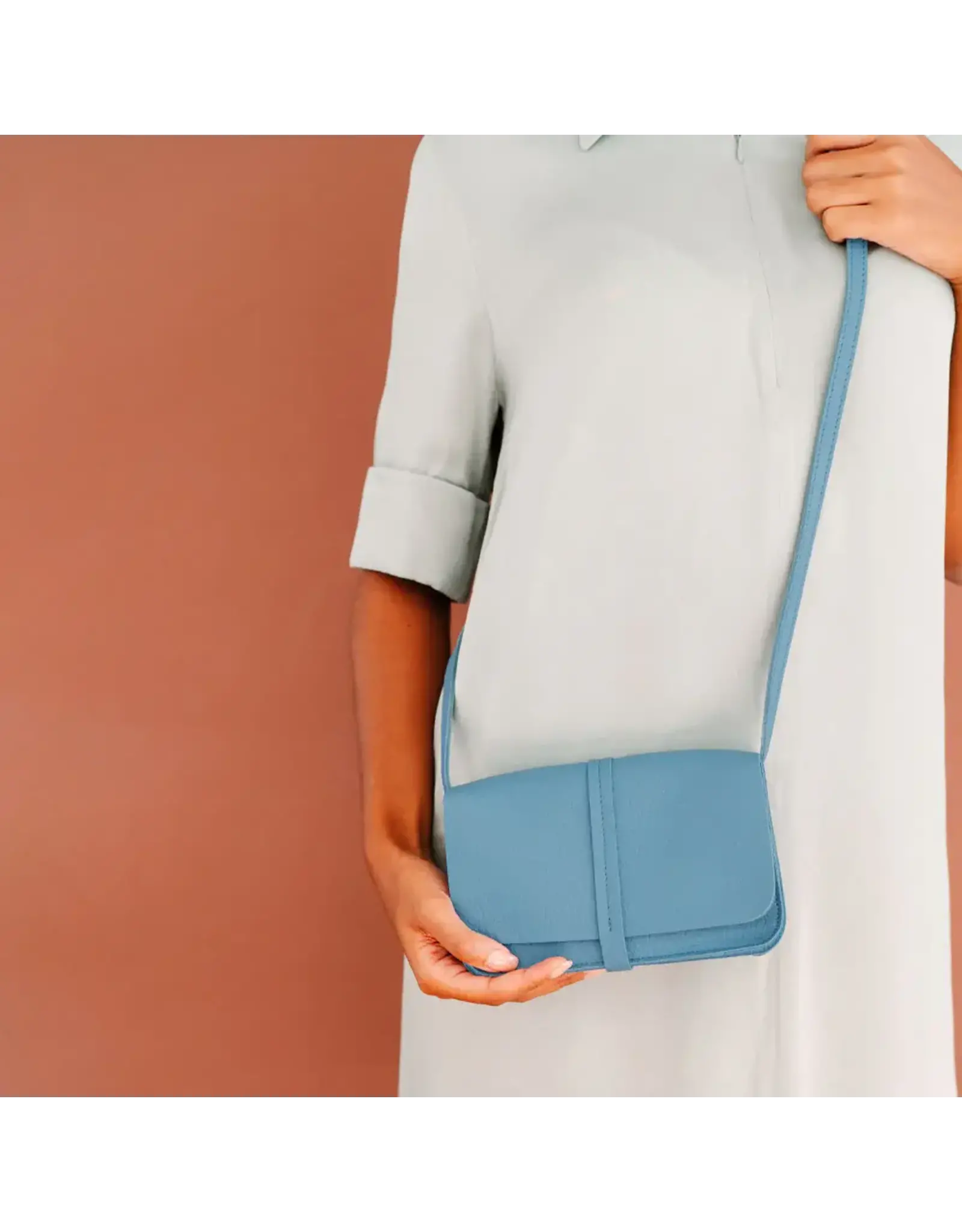 Keecie Lunch break, Painters Blue