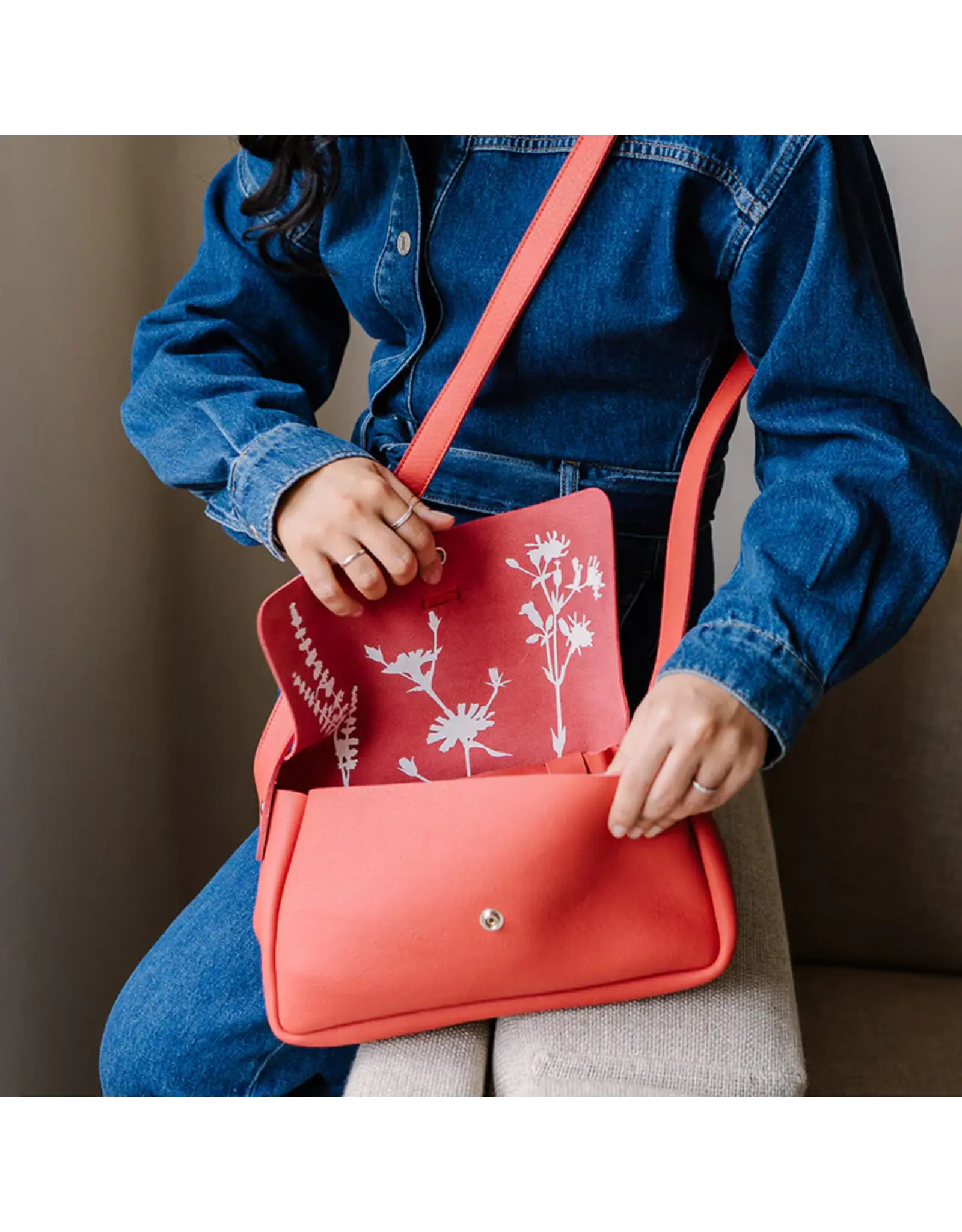 Keecie Picking Flowers M, Coral