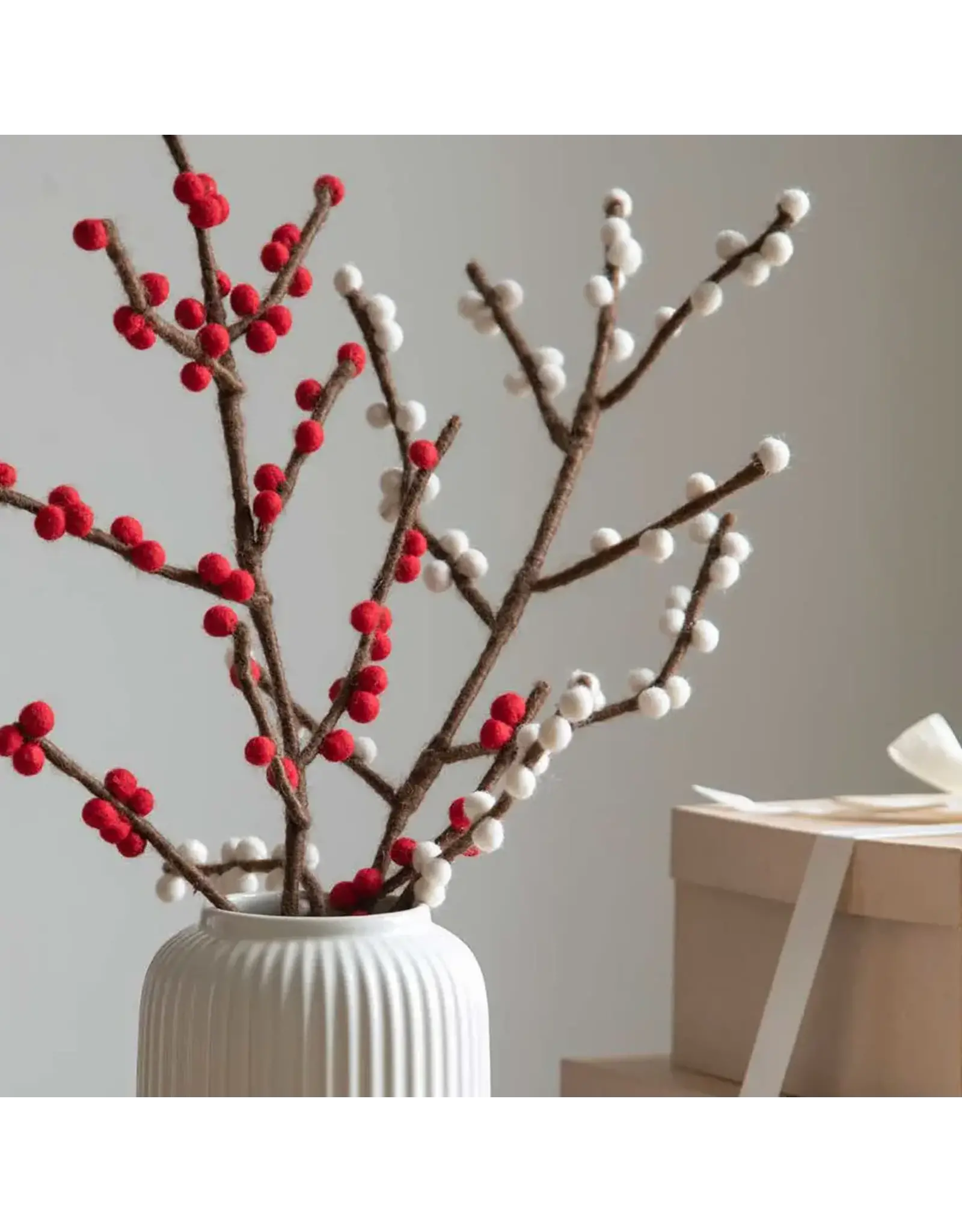 Gry & Sif Vilten Bloem - Branch Red Berries - 60cm
