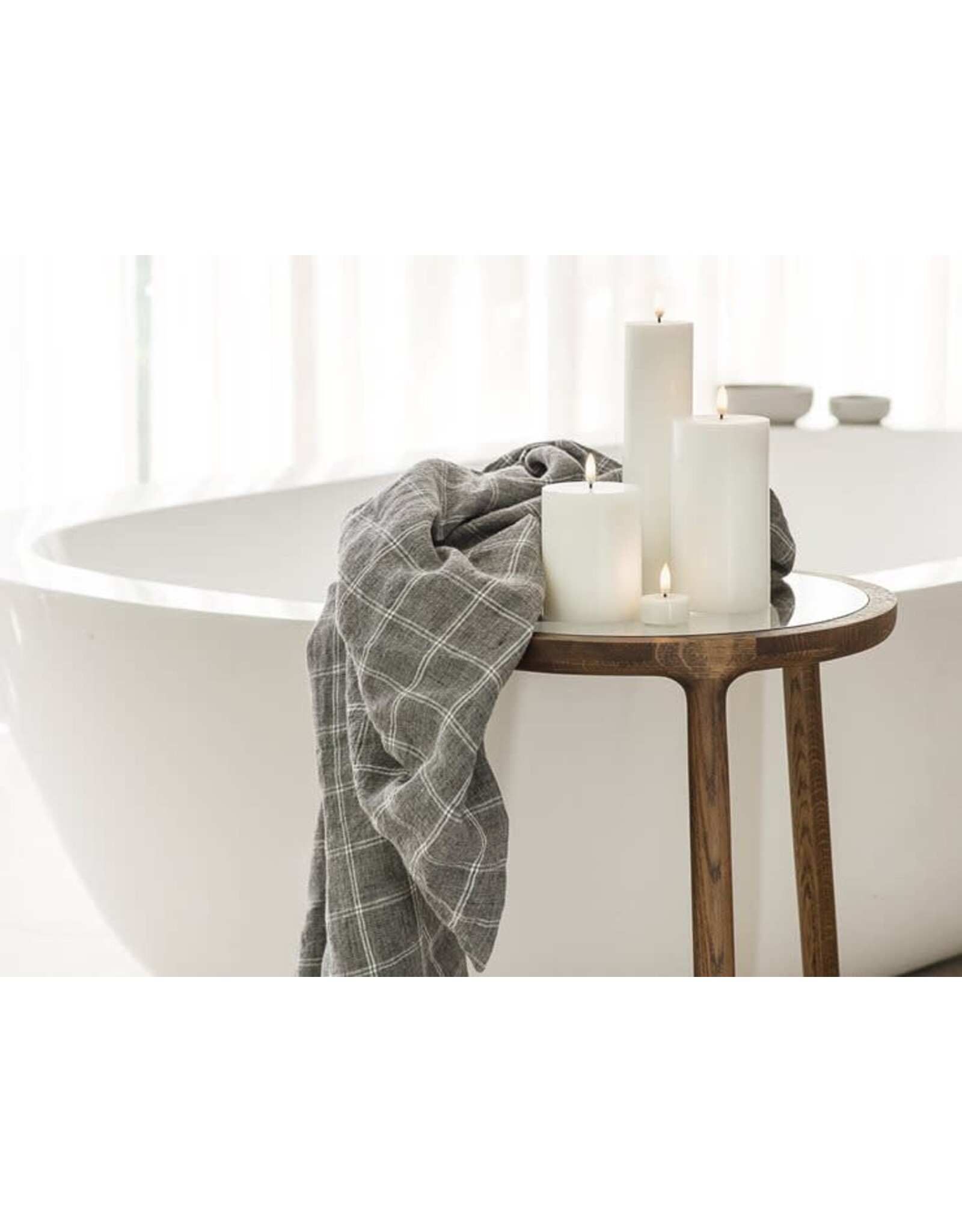 Uyuni Led Pillar Kaars, Nordic White - 7,8 x 10cm