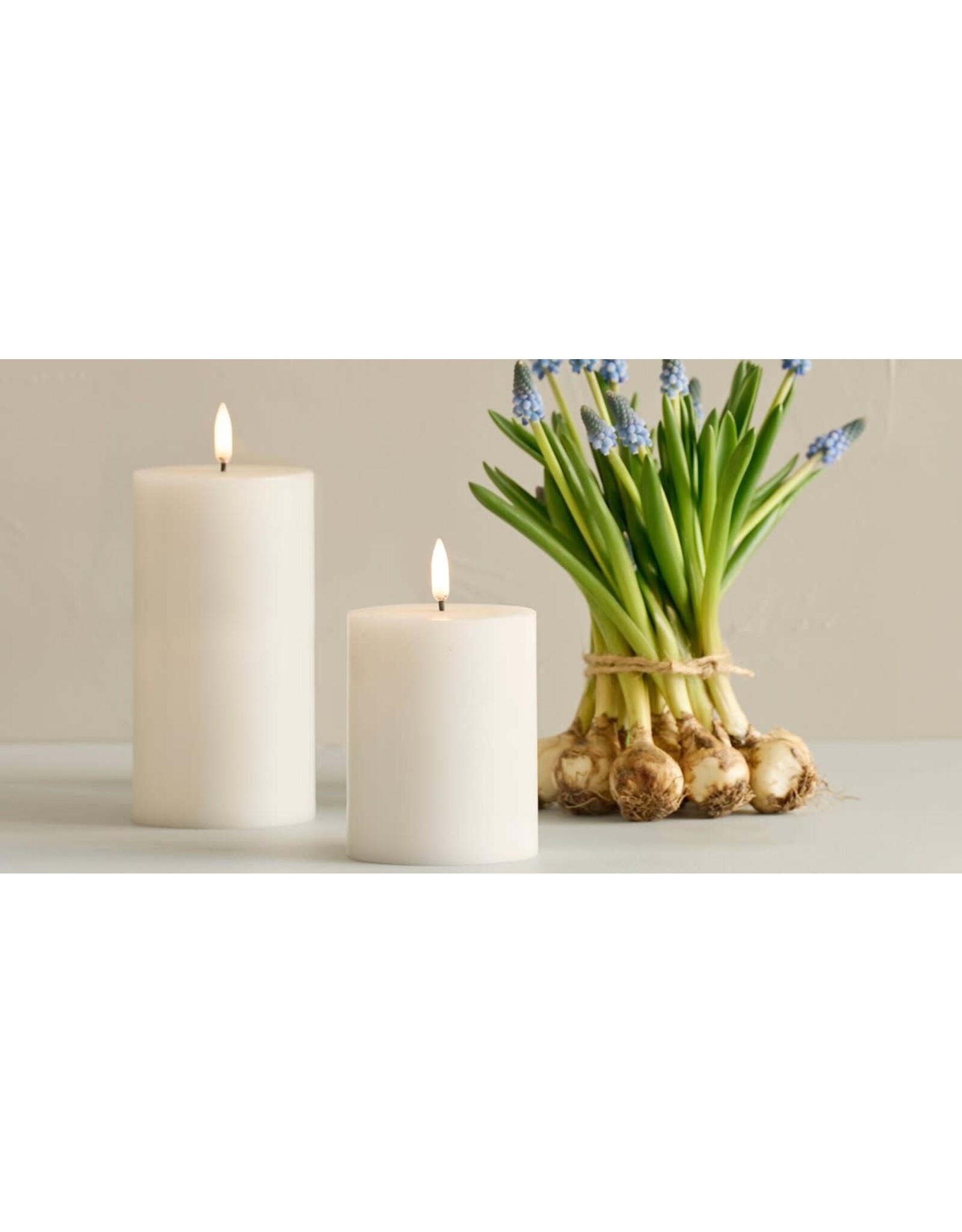 Uyuni Led Pillar Kaars, Nordic White - 7,8 x 10cm