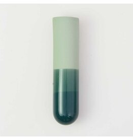 Studio Harm & Elke Muurvaasje Dip - Lang - Groen 062 - 14 × 3,5 cm Studio Harm & Elke Muurvaasje Dip - Lang - Groen 062 - 14 × 3,5 cm