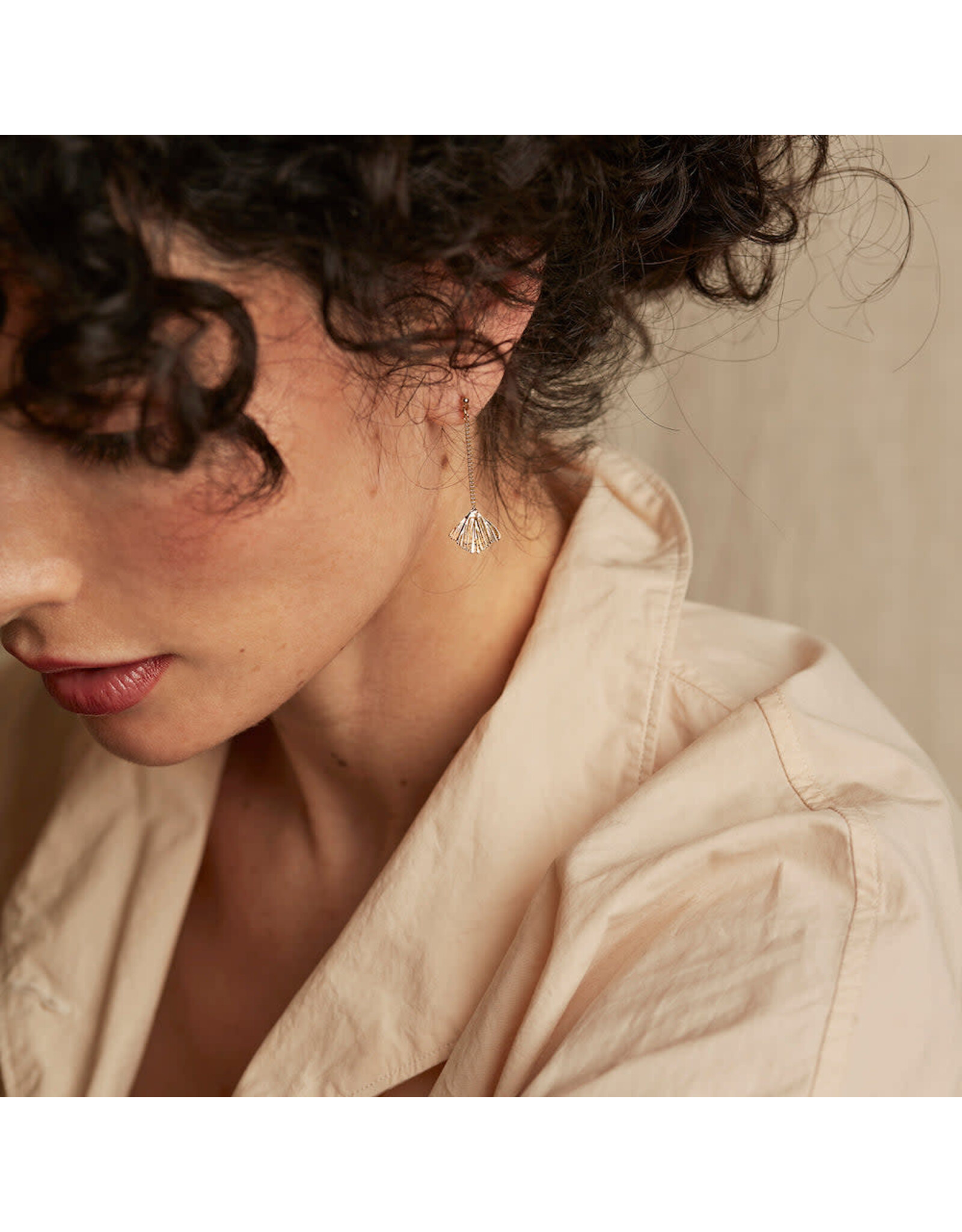 Nadja Carlotti Oorbel Ginkgo -  Korte ketting - Messing