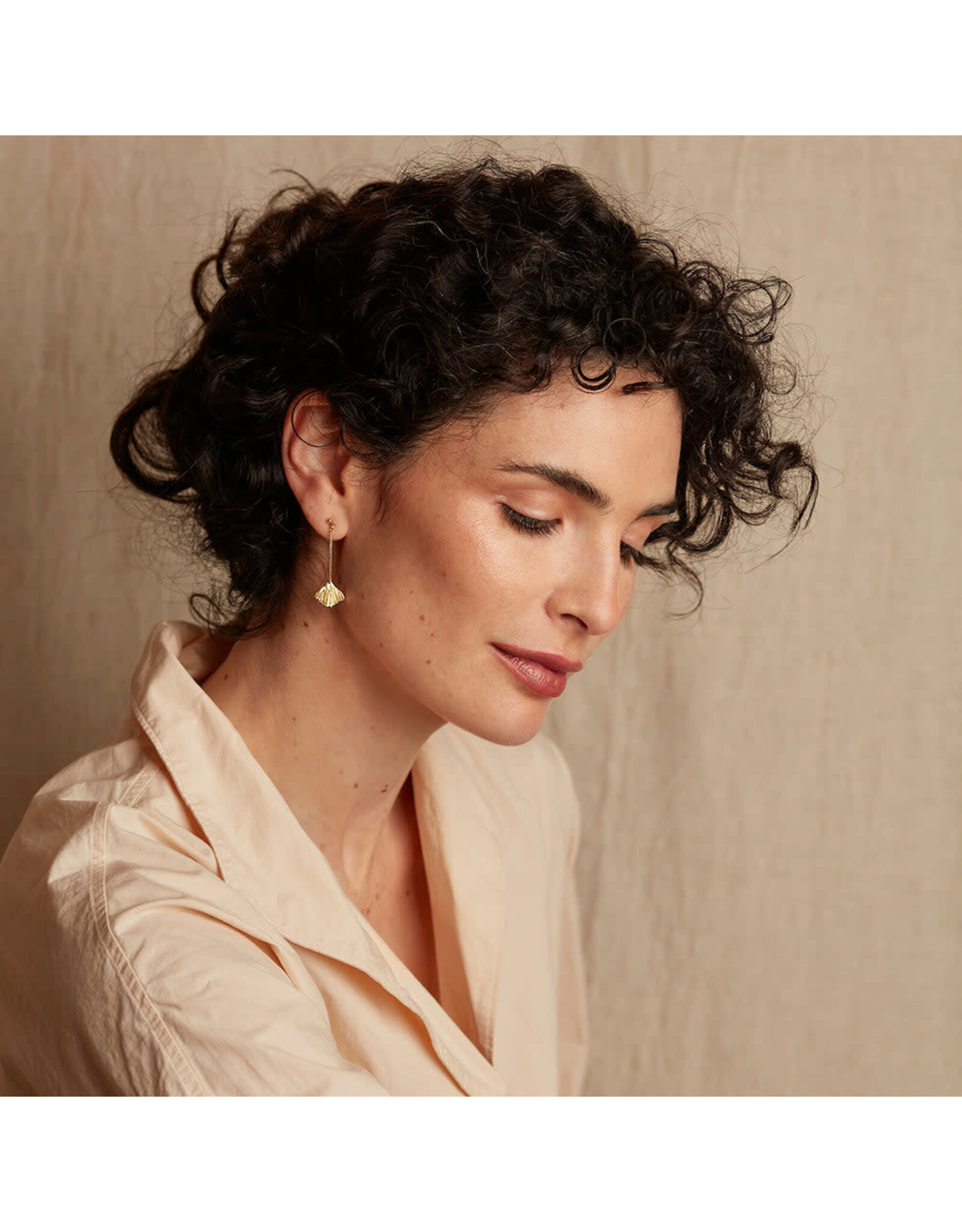 Nadja Carlotti Oorbel Ginkgo -  Korte ketting - Messing