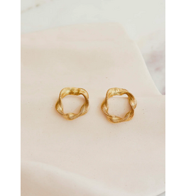 Judith Benita Oorbel - Creool Aava Twist - Messing Verguld (24K) Judith Benita Oorbel - Creool Aava Twist - Messing Verguld (24K)