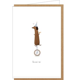 Klein liefs Wenskaart - Hondje op eenwieler, Hoera - Dubbele kaart + Envelop