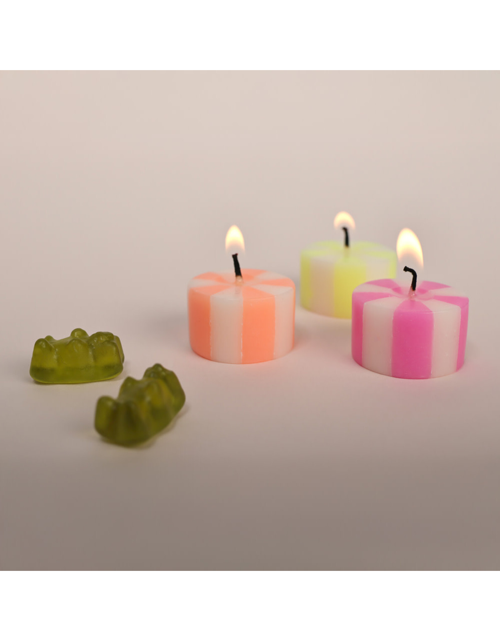 Not the girl who misses much Bonbon Kaarsen, Neon - 16st - Ø 2,7cm