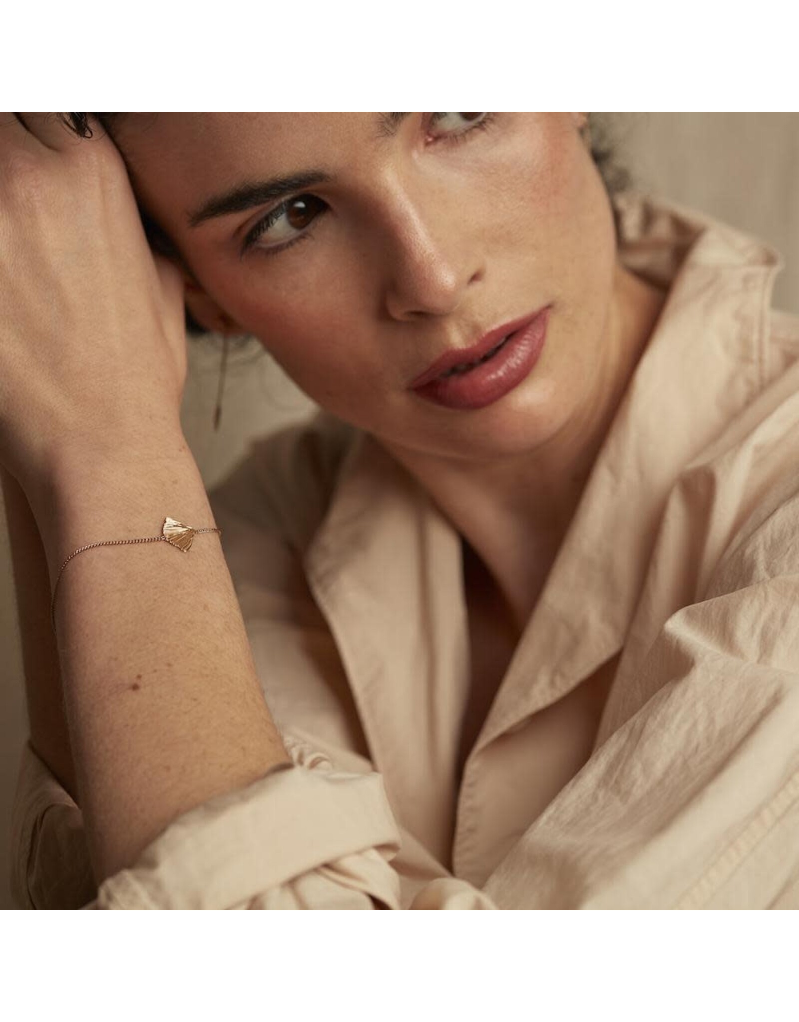 Nadja Carlotti Armband Ginkgo, Klein Blad- Messing Verguld