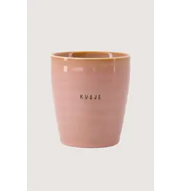 Zusss Koffiemok - Kusje, Donkerroze - Ø7,5x8,5cm