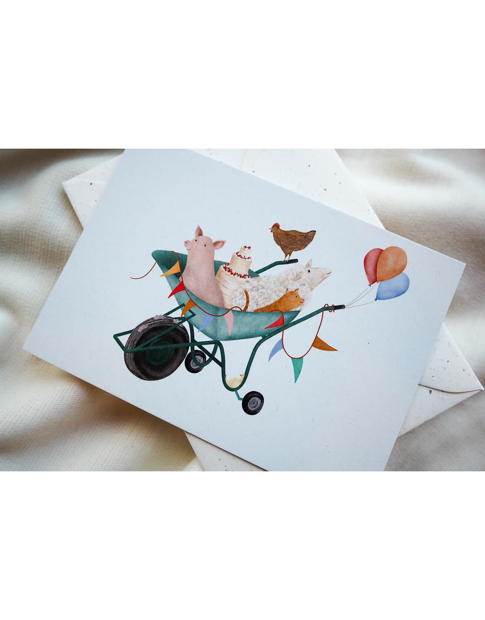 getekenddoorzusje Wenskaart - Kruiwagen Race - Postkaart + Envelop