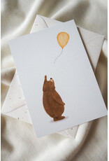 getekenddoorzusje Wenskaart - Beertje met ballon Geel - Postkaart + Envelop