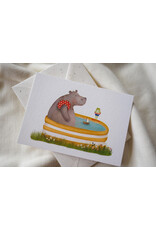 getekenddoorzusje Wenskaart - Nijlpaard in Bad - Postkaart + Envelop