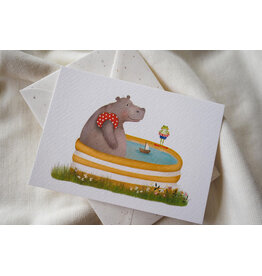 getekenddoorzusje Wenskaart - Nijlpaard in Bad - Postkaart + Envelop