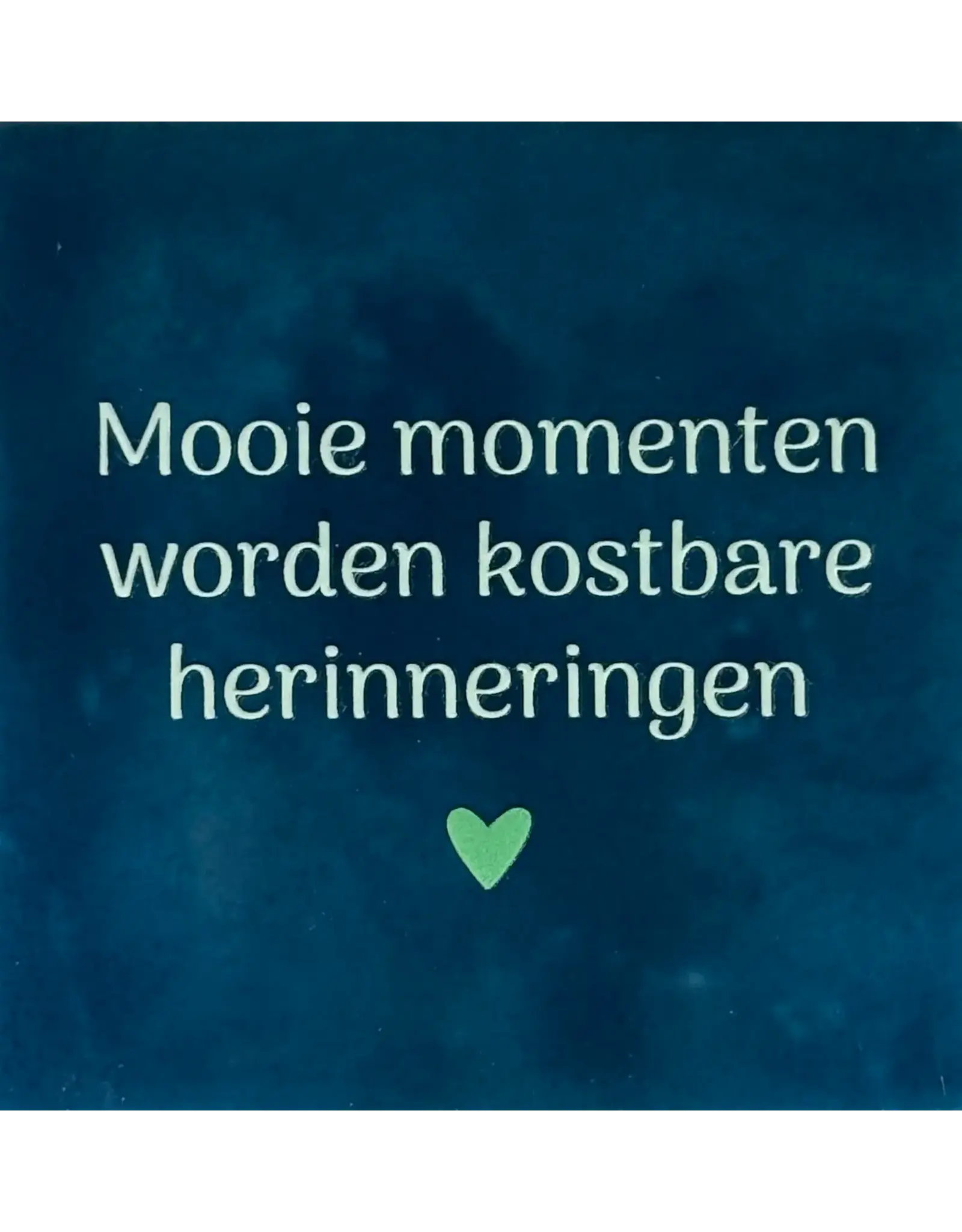 Yett Tegeltje - Mooie momenten worden kostbare herinneringen, Donkerblauw/Lichtgroen - 10x10