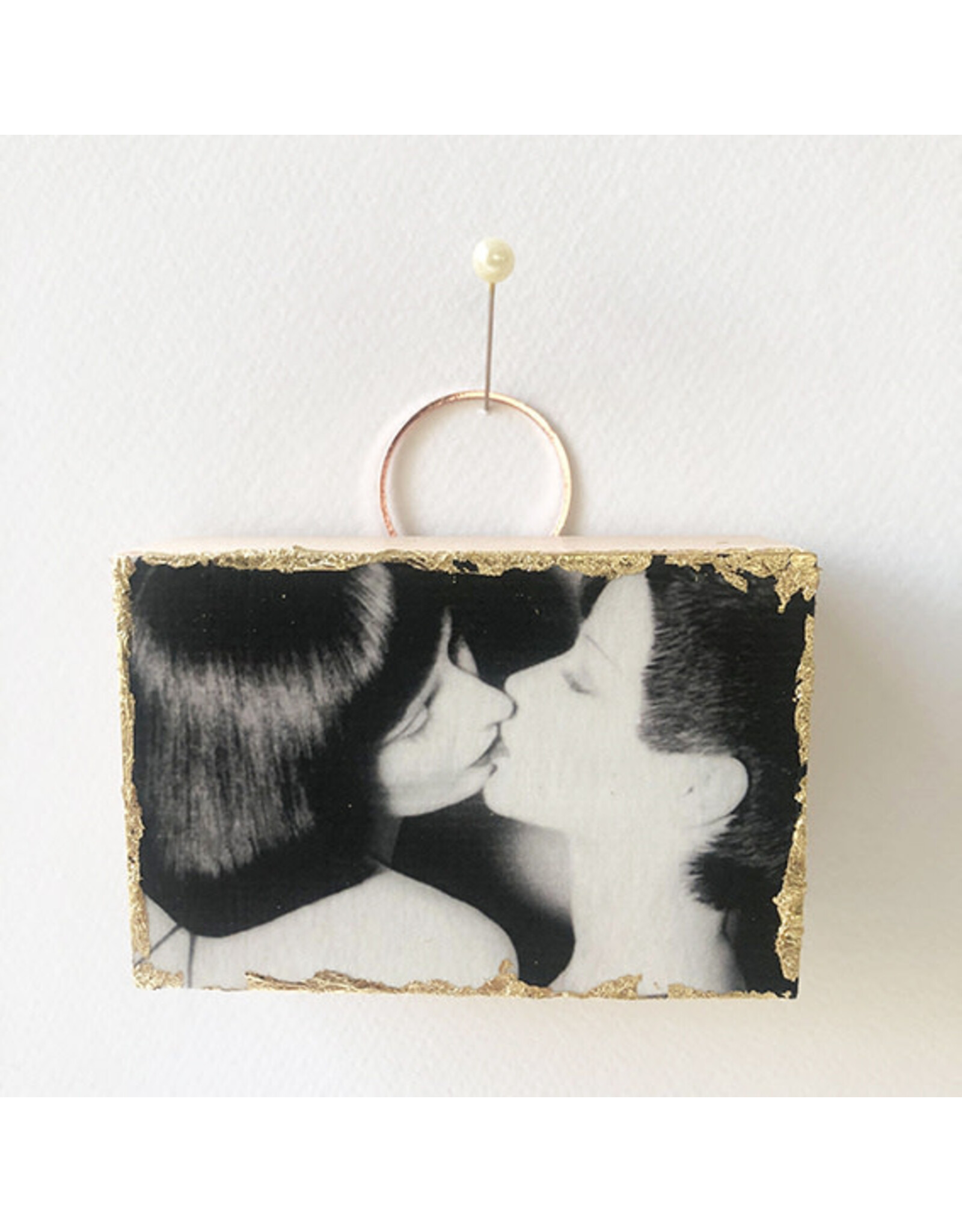 Studio The Cube Studio The Cube - Kissing Woman - 6x9x3 cm