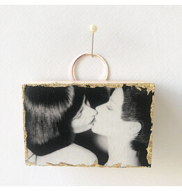 Studio The Cube Studio The Cube - Kissing Woman - 6x9x3 cm