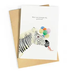 Studio Zwoane Wenskaart - Weer een streepje bij, proficiat! - Dubbele kaart + Envelop