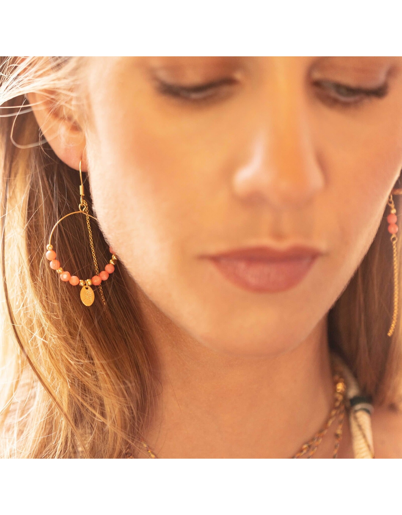 Murielle Perrotti Oorbel MP - Pierre - Creool & Ketting - Goud Koraal - Asym