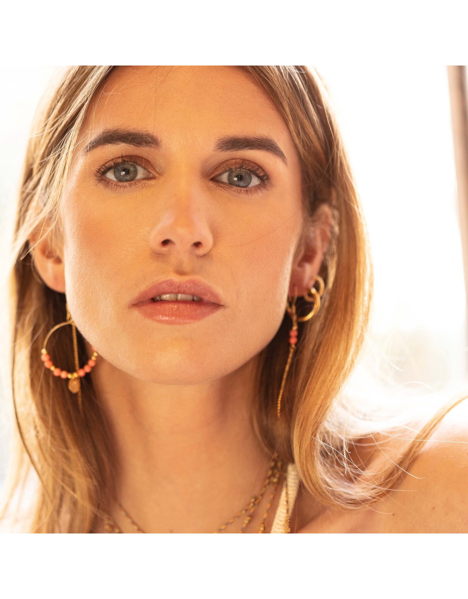 Murielle Perrotti Oorbel MP - Pierre - Creool & Ketting - Goud Koraal - Asym