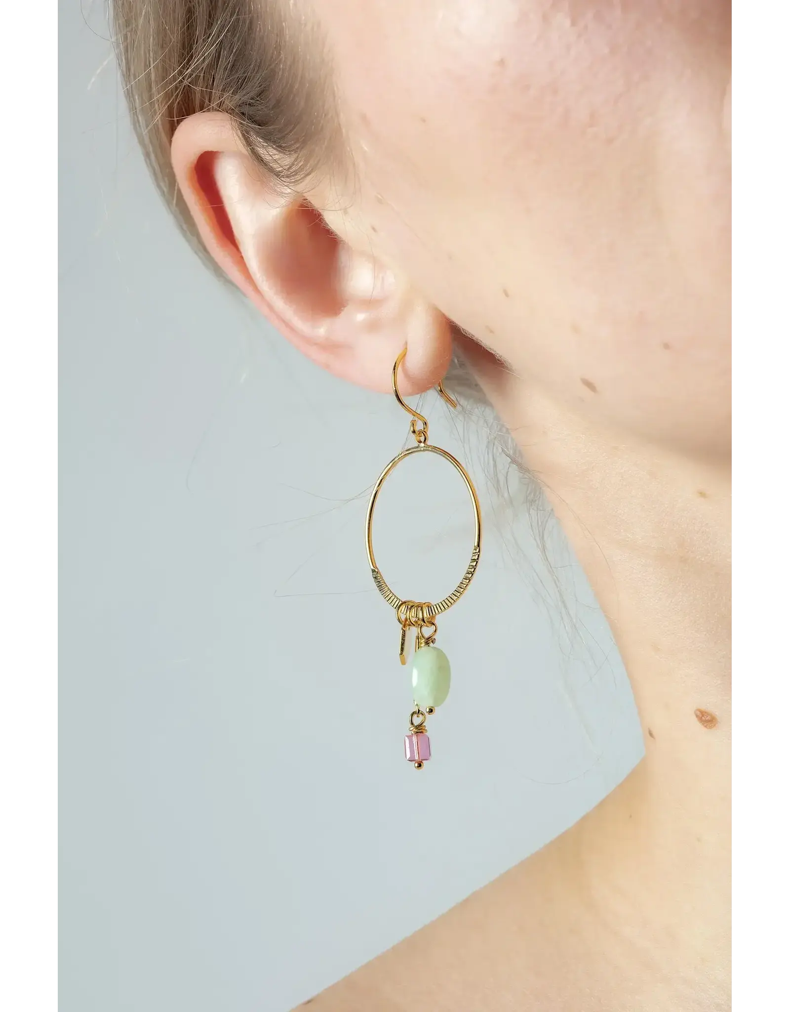 Murielle Perrotti Oorbel MP - Uma - Rutielkwarts, jade, kristal - Goud/Mint/Roze - Asym