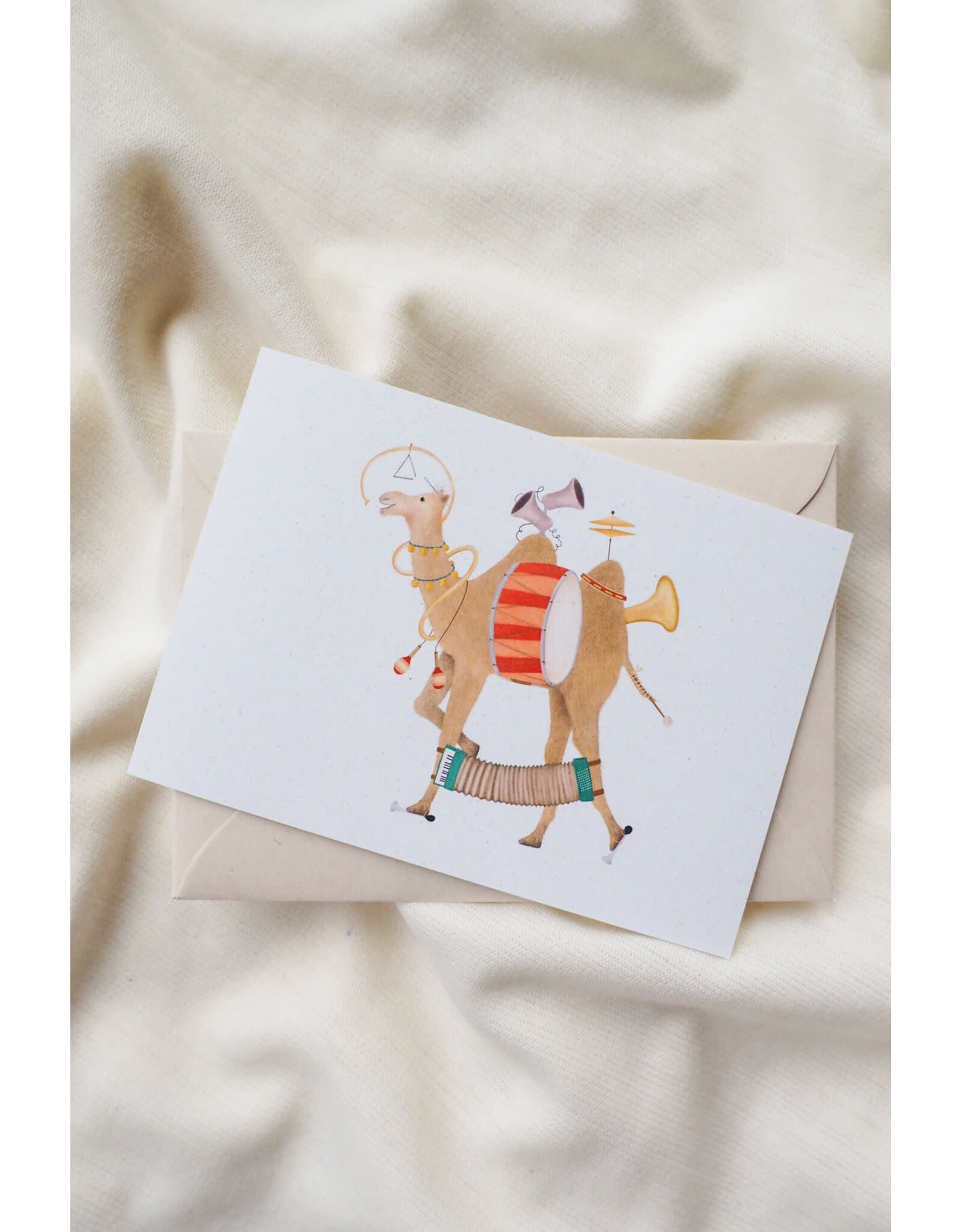 getekenddoorzusje Wenskaart - One-man Camel band - Postkaart + Envelop