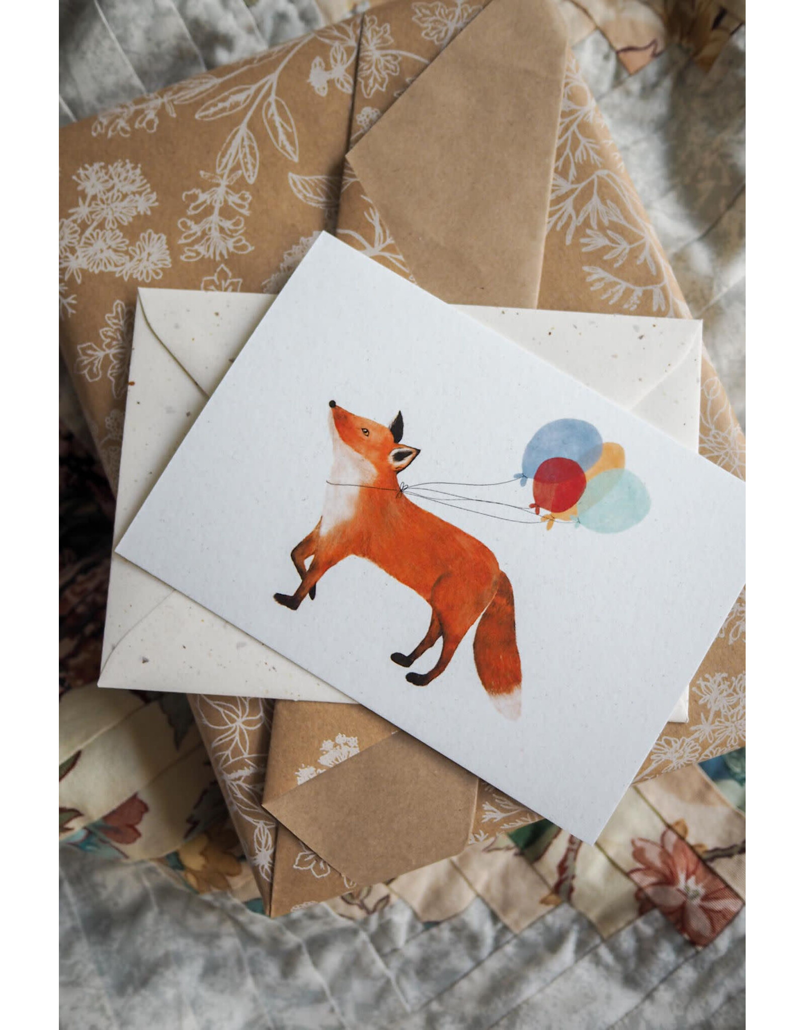 getekenddoorzusje Wenskaart - Vos Feest - Postkaart + Envelop