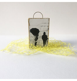 Studio The Cube Studio The Cube - Walking in the rain - 6x9x3 cm