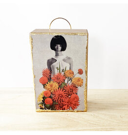 Studio The Cube Studio The Cube - Behind the flowers - 6x9x3 cm