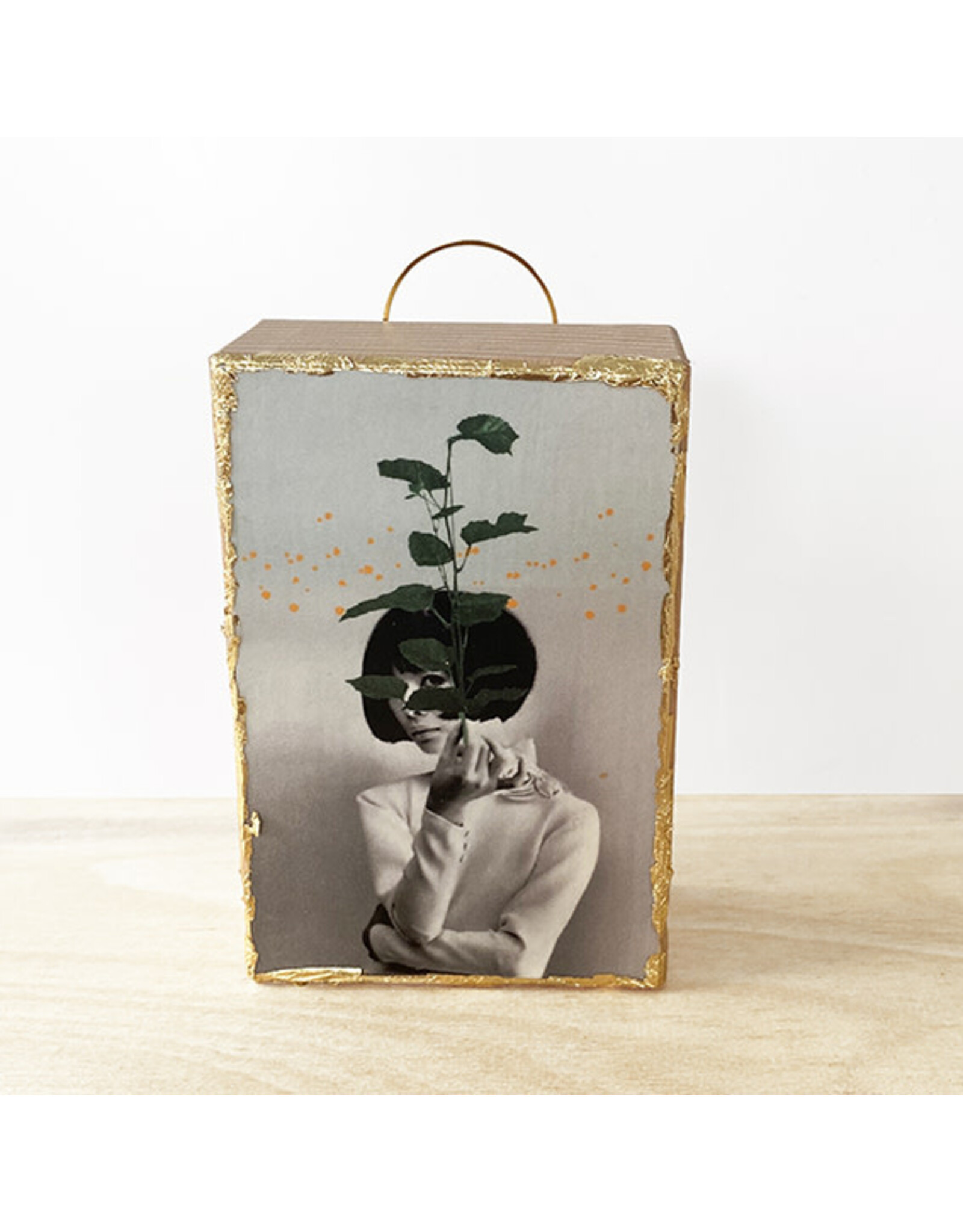Studio The Cube Studio The Cube - Woman with plant - 6x9x3 cm