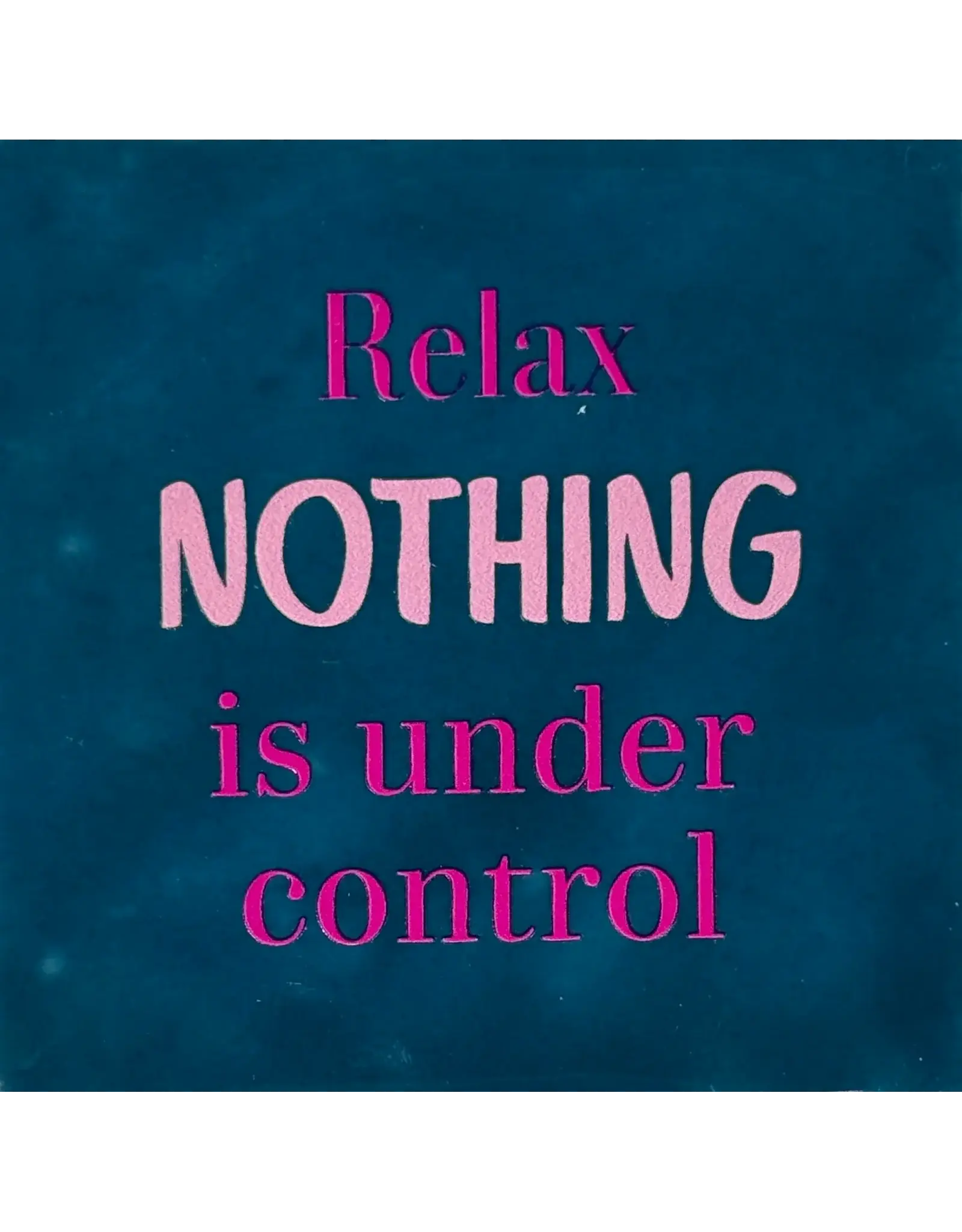 Yett Tegeltje - Relax nothing is under control ,Donkerblauw/Knalroze - 10x10