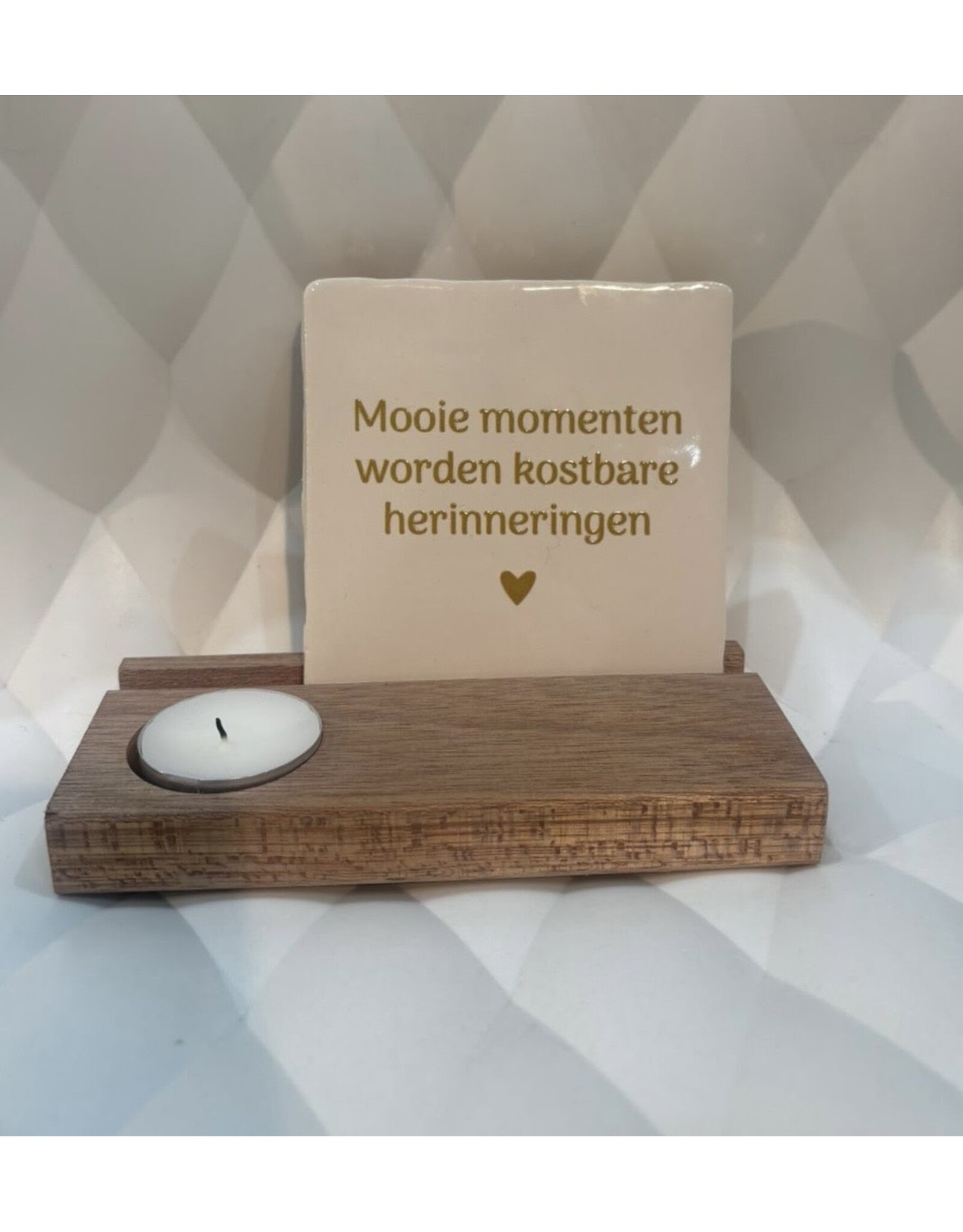 Yett Tegelhouder met theelichtje