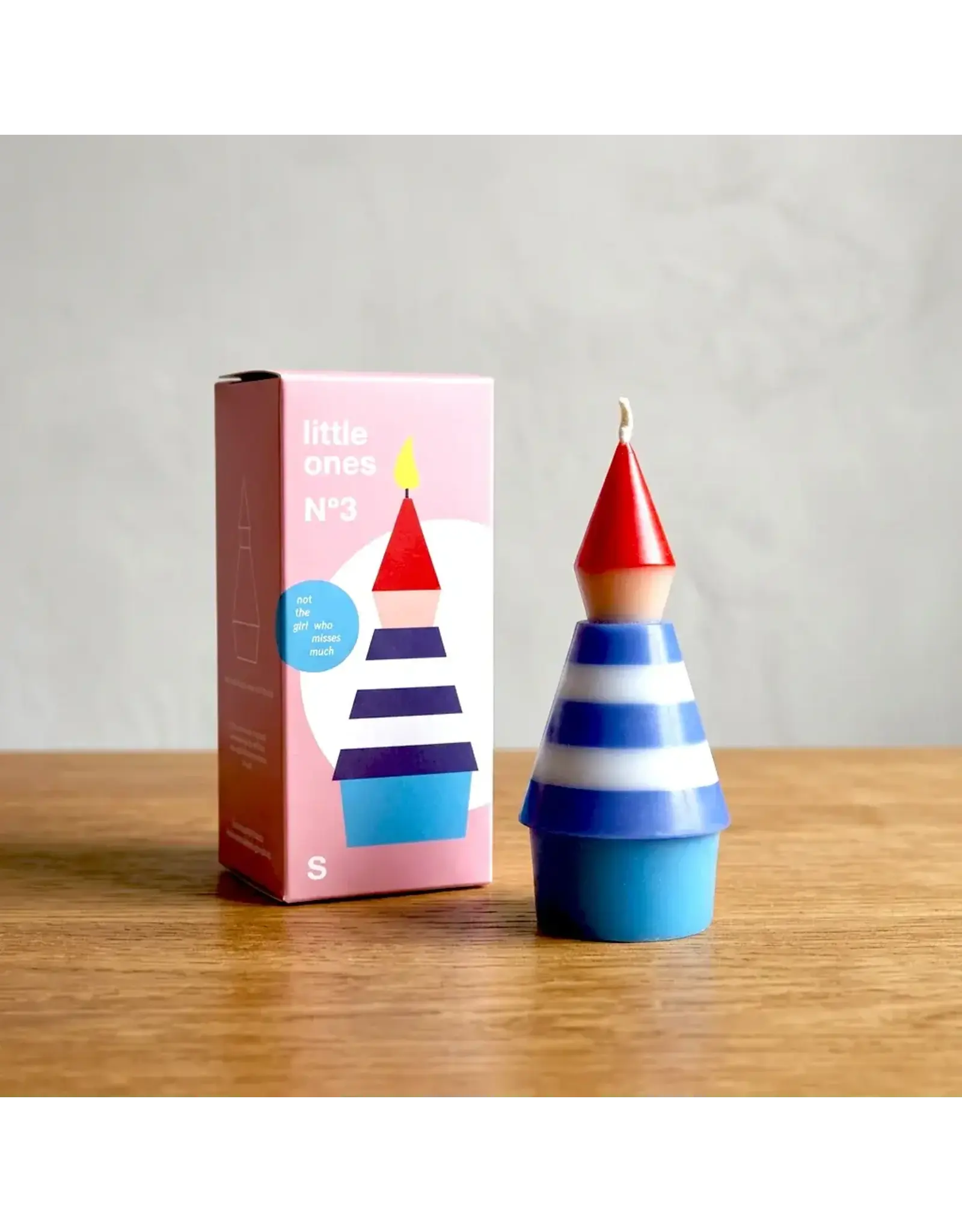 Not the girl who misses much Kaars, Little One S - N°3 Blauw/Rood - 9,4x4,7 cm