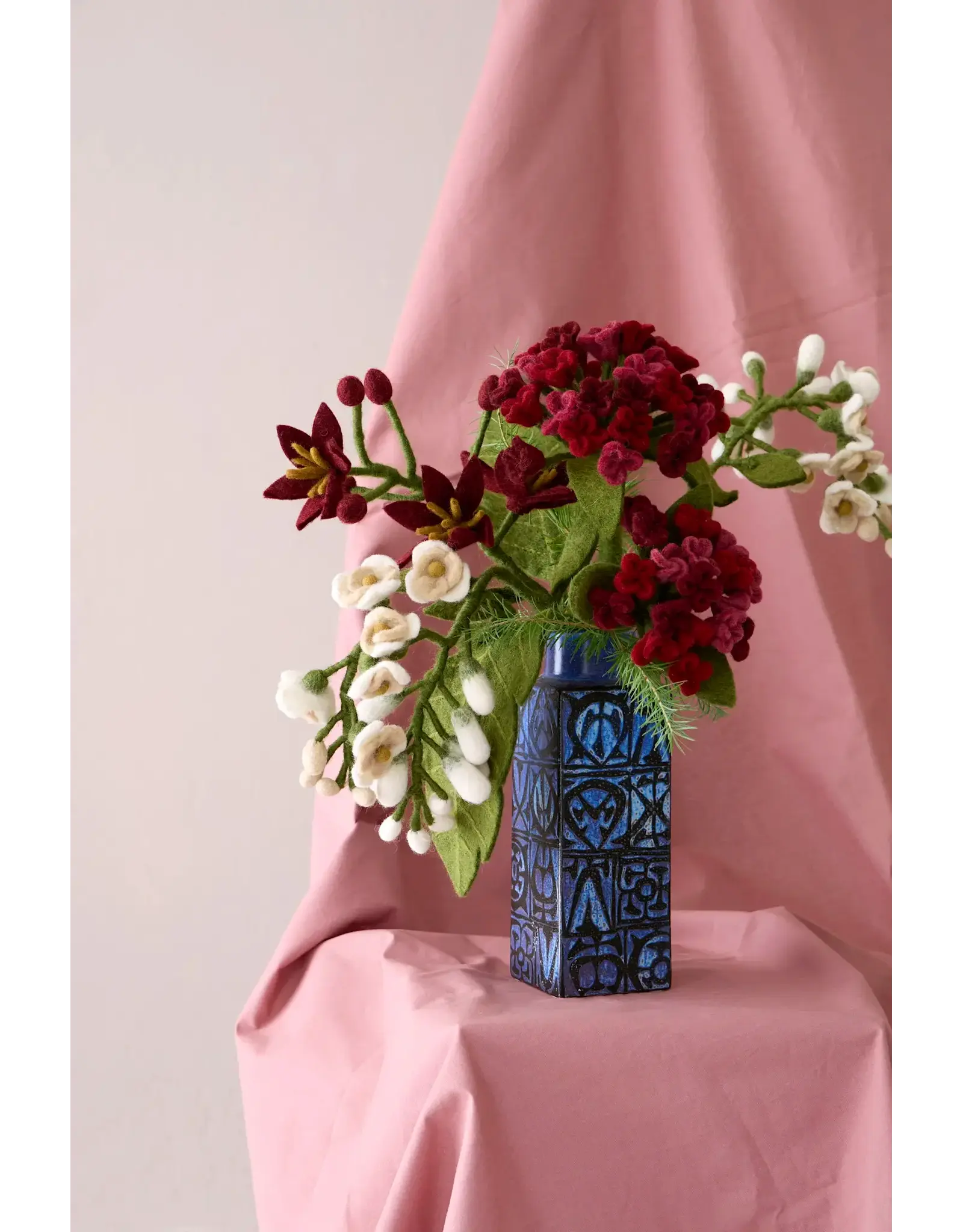 Gry & Sif Vilten Bloem, Nova Flower - Dark Red - 40cm