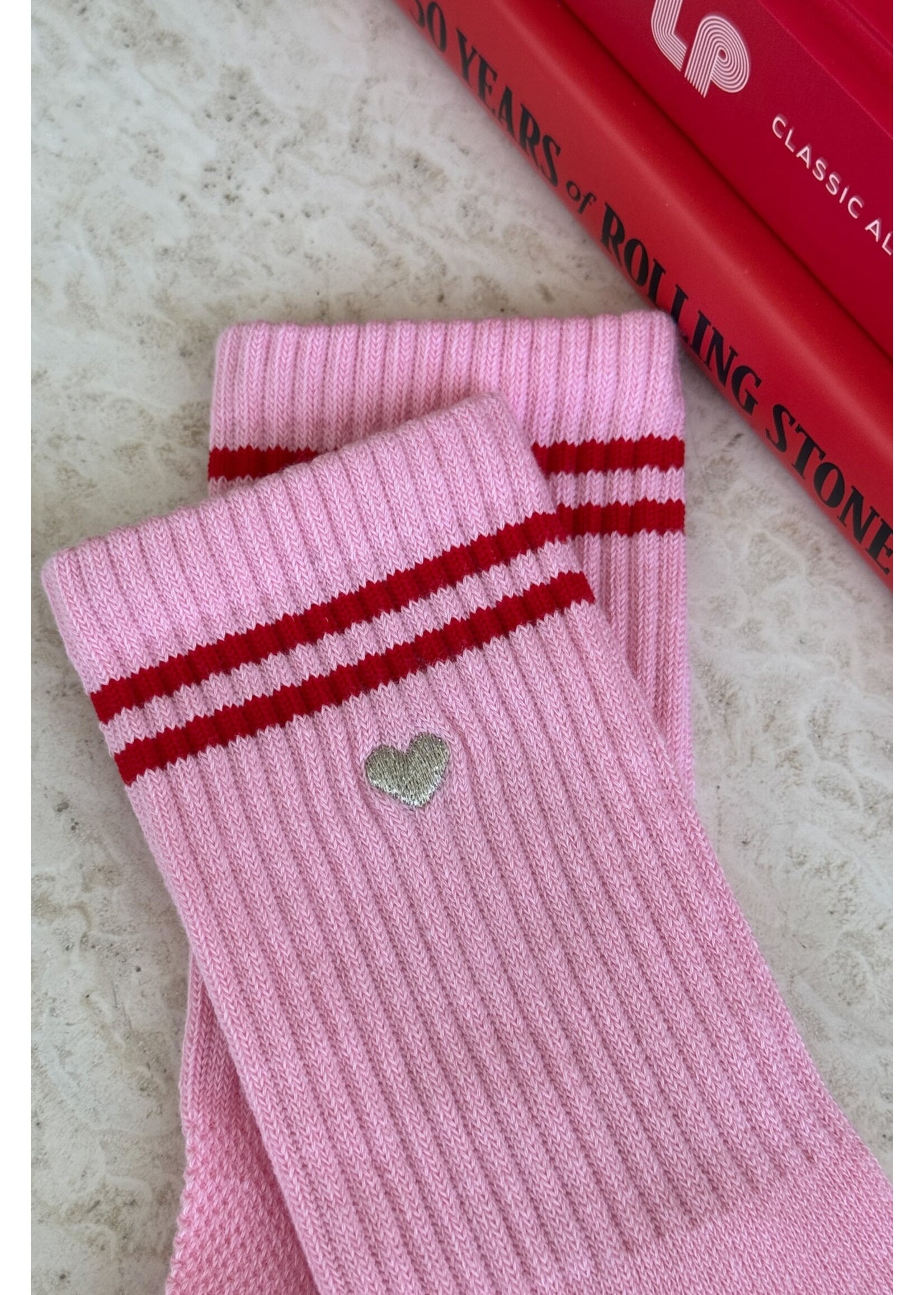LE BON SHOPPE EMBROIDERED BOYFRIEND SOCKS AMOUR PINK HEART