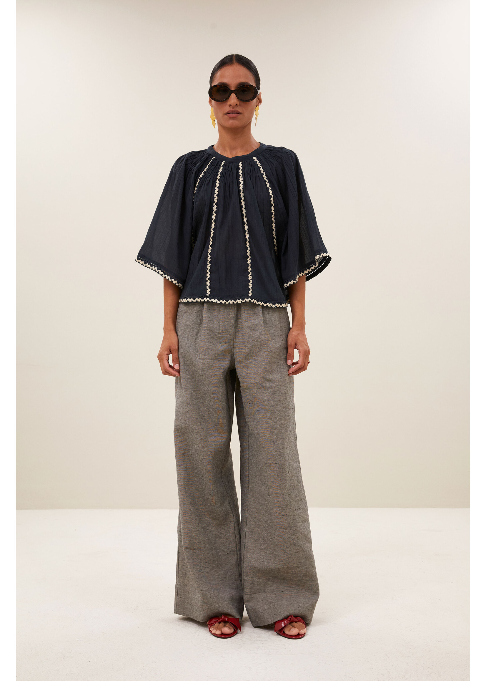 BY-BAR BB EMMI EMBRODERY BLOUSE CHARCOAL