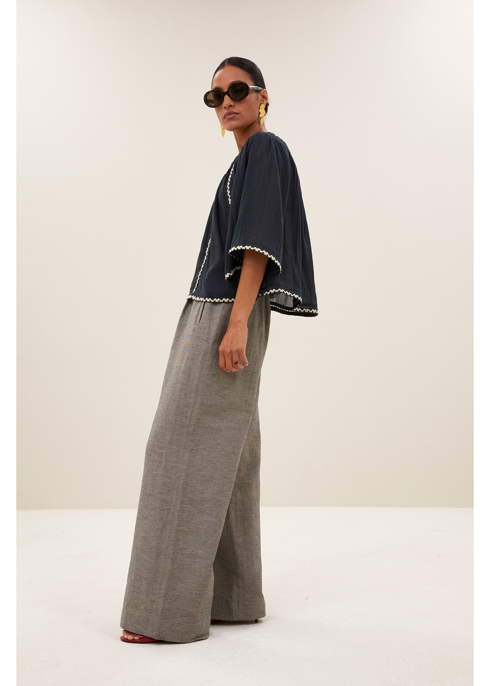 BY-BAR BB EMMI EMBRODERY BLOUSE CHARCOAL