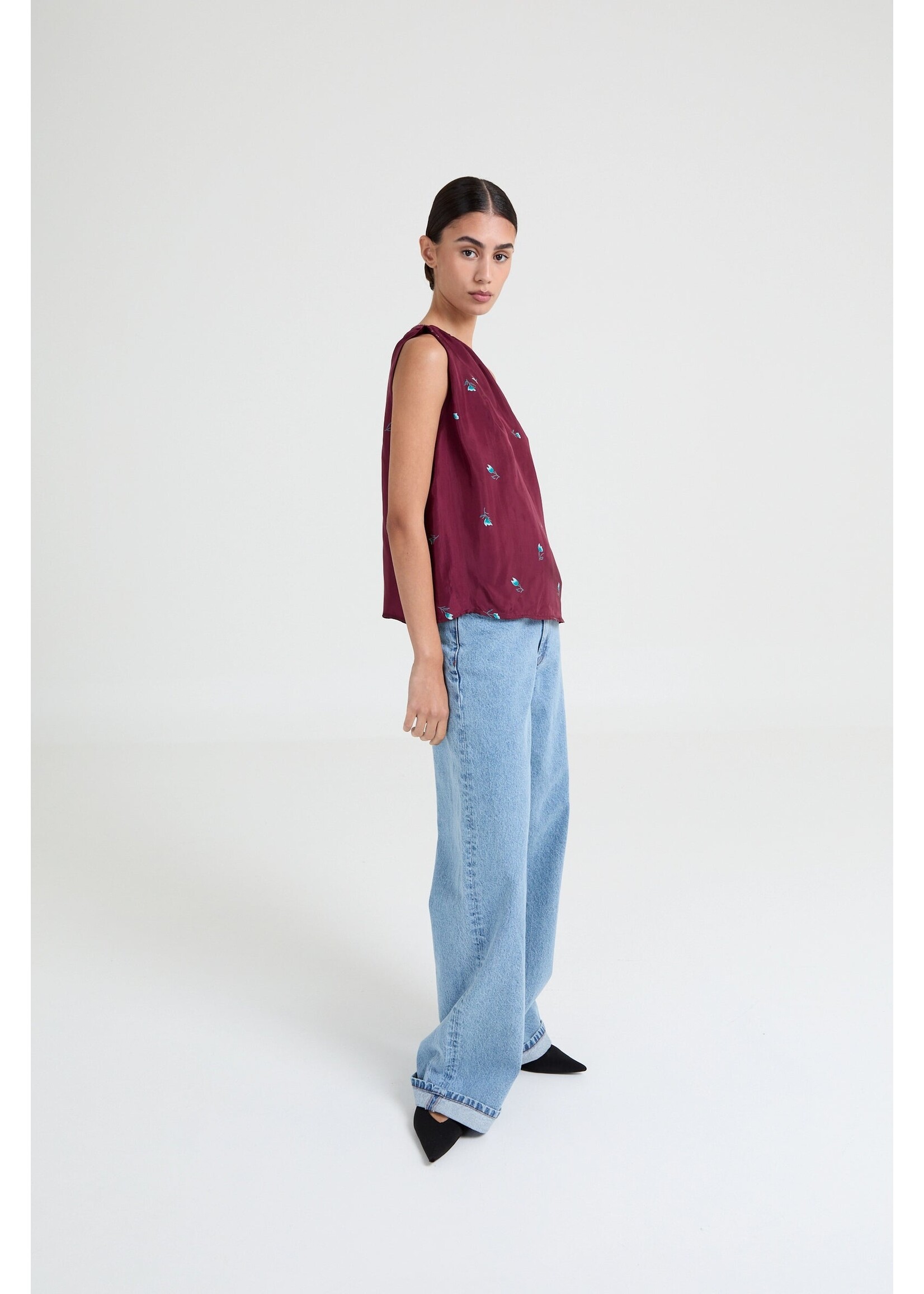 LIVTHELABEL LTL SALOME TOP/DRAPED NECKLINE BURGUNDY FLOWER PRINT