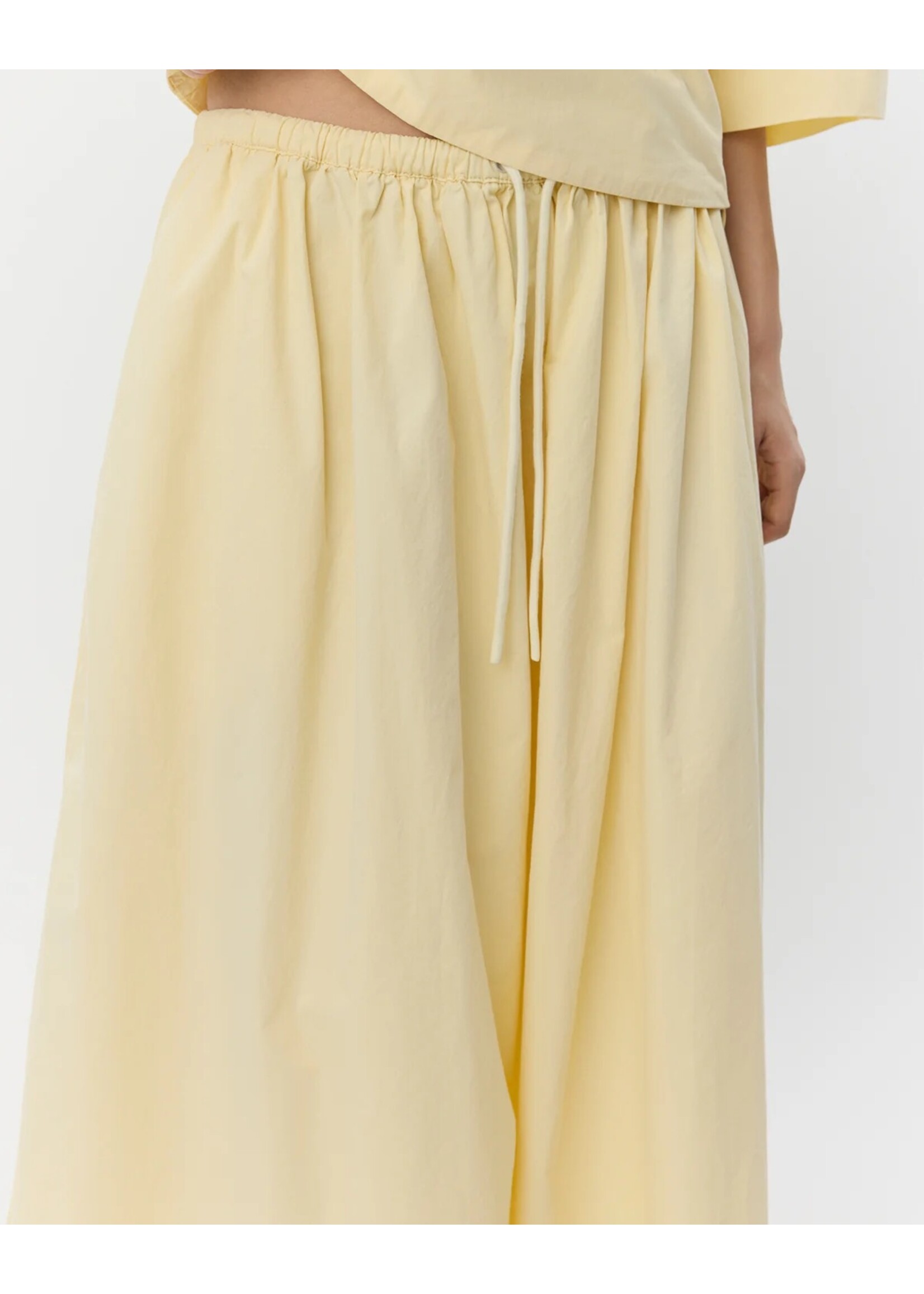 SOFIE SCHNOOR SS JUNEAUSW MIDI SKIRT LIGHT YELLOW